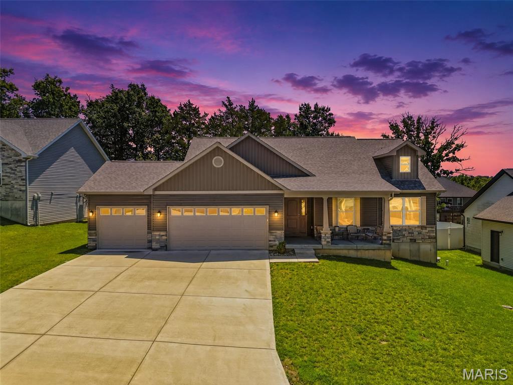 512 Hickory Knoll Drive, Troy, MO, 63379 - 3 bed, 3 bath home for sale in Troy, MO