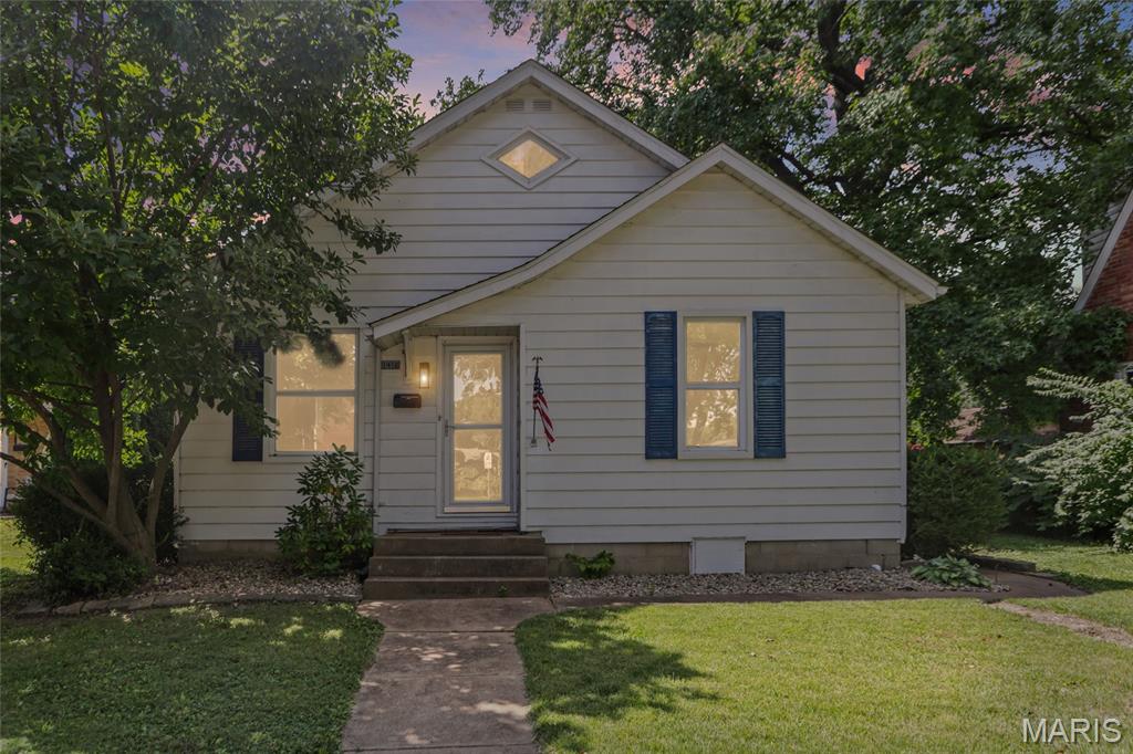 1416 Lindenthal Avenue, Highland, IL, 62249 - 3 bed, 1 bath home for sale in Highland, MO