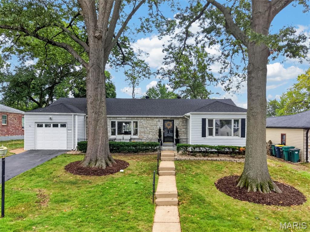 1424 Ronald Drive, Webster Groves, MO, 63119 - 2 bed, 2 bath home for sale in St Louis, MO